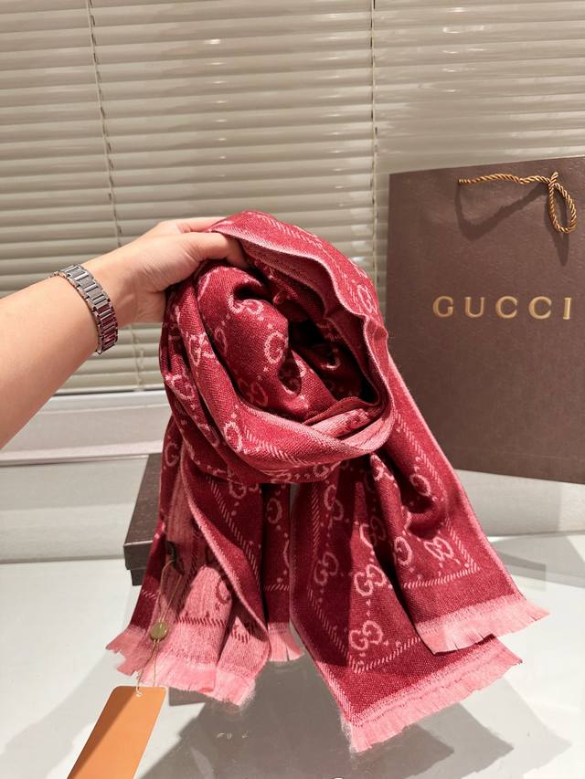 High end cashmere scarf gift box Guqi classic scarf made of real materials! This scarf is suitable for spring, autumn, and winter! It looks great as a shawl! Brighten skin tone! The upper body effect has a very strong aura, with a soft and textured f