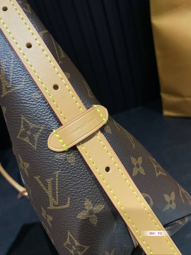 Comes with a folding gift box Lv, Kerry Ao bag, July new collection, old flower painted labubu women's bag, Carry All new collection, neverfull Lv, early spring game On series, Neverfull new shopping bag: