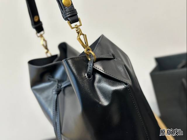 Cowhide Ysl New Product Cowhide Leather Floor Fashion Casual Size 23 * 21cm