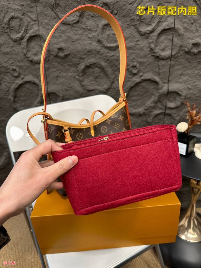 Equipped with a folding box Lv Carryall armpit bag, shoulder bag, chip version, and inner liner, this Carryall armpit bag has put effort into both appearance and practicality, with a light weight and large capacity; The shoulder strap can be freely a