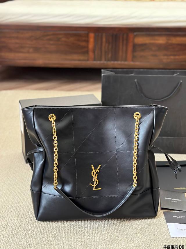 The leather Ysl 24 new Jamie 4.3 Pochon style is very popular, with high-end black and gold color matching, fashionable bag shape, sufficient capacity, and versatile fit. The sturdy bag has a slender upper body and a lazy feeling! Bag