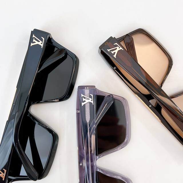 Louis Vuitto* Model：Z1502 Size：61 13-145