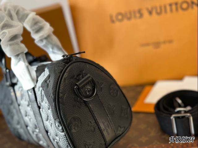 Embossed folding box Lvkeepall pillow bag, new handheld crossbody size 25 * 14cm, suitable for both men and women: