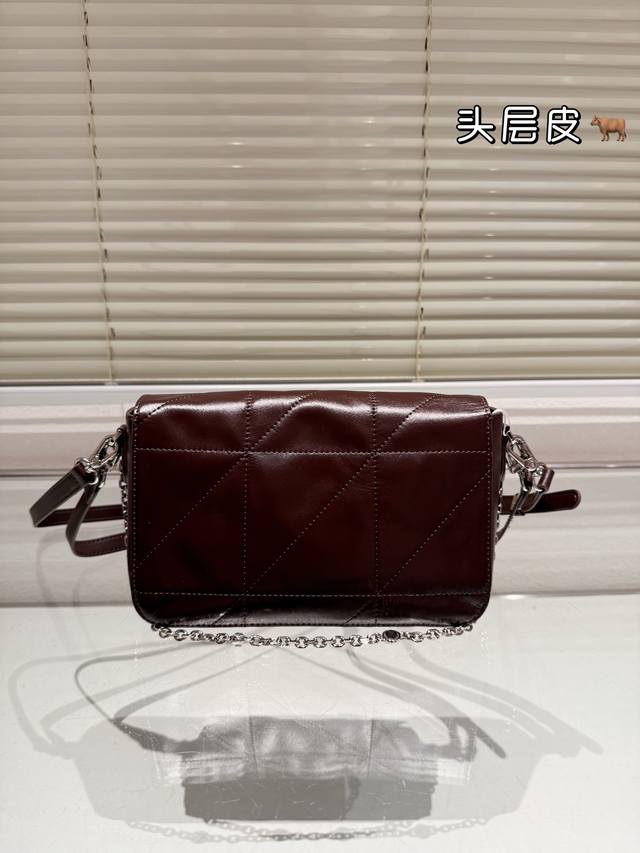 Top of the line original single head layered leather Ysl envelope bag is lazy, casual, and easy to carry, full of surprises on the back and body. A size of 23 16Cm