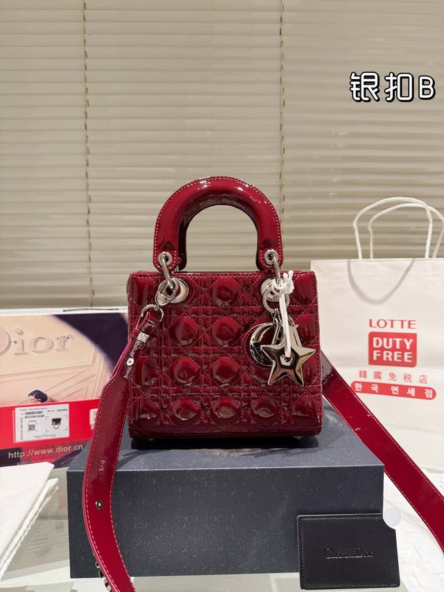 Original mirror with folding gift box airplane box size: 20cm high-end version Upgrading the shipment of Dior Concubine patent leather adds even more points