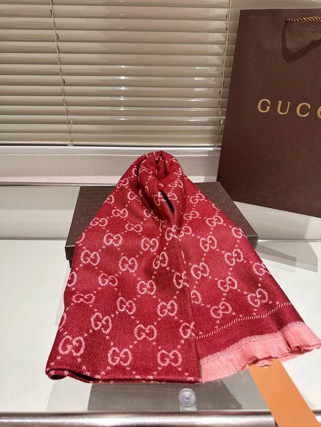 High end cashmere scarf gift box Guqi classic scarf made of real materials! This scarf is suitable for spring, autumn, and winter! It looks great as a shawl! Brighten skin tone! The upper body effect has a very strong aura, with a soft and textured f