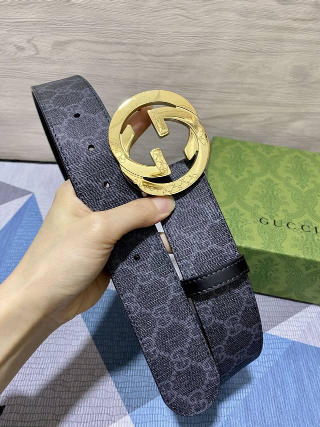 The original 40Mm belt of Guqi adopts imported rubber material, and the imported silicone bottom is customized by the factory for the new special model. The buckle head adopts high-quality steel buckle pattern buckle, and the genuine version is opene