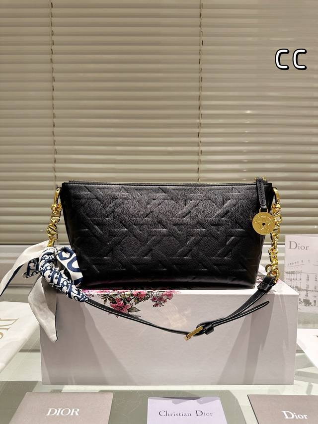 Leather version of Dior Hobo chain handbag with white leather press