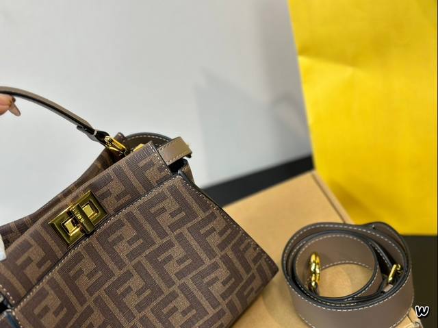 Box size 23 * 18 Fendi Peekaboo kitten bag Classic bag style, fashionable and high-end, full of any combination can be easily controlled: