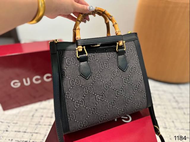 Box size 26.23 Cool Bamboo Knot Tote Bag Gucci easily interprets retro fashion bag shape is quite wide, simple but not simple, does not require too much decoration, daily matching with suits and t-shirts can fully reflect the sense of luxury