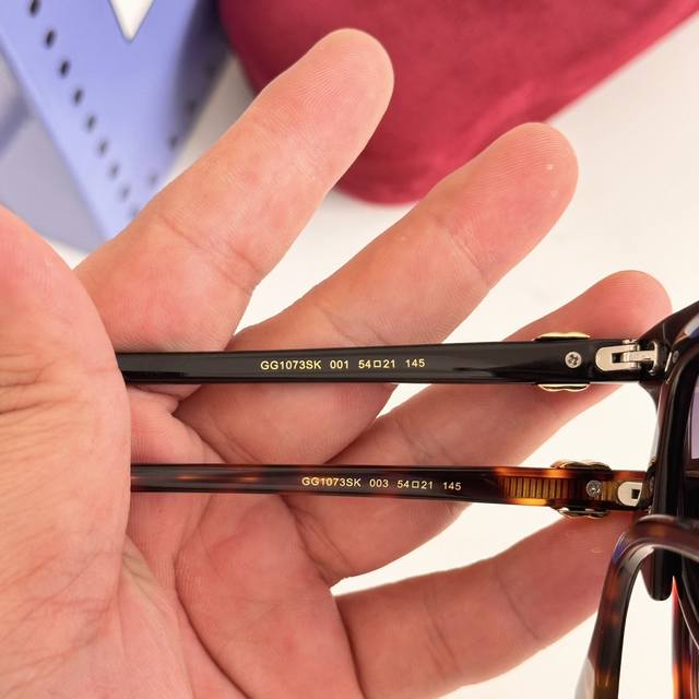 Detail image * Gucc * Guchi new sunglasses, Gg1073， Lightweight board, cat eye frame, dual G brand logo pays tribute to the classic. Size:54-21-145。 :