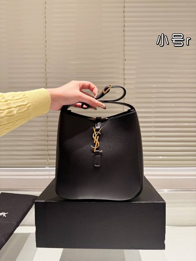 Small original Ysl Saint Laurent shopping bag. I can't help but admire her Ysl Saint Laurent shopping bag. I can't help but admire how beautiful she is. A must-have street item for stylish and trendy women, Ysl Saint Laurent shopping bag with a brand
