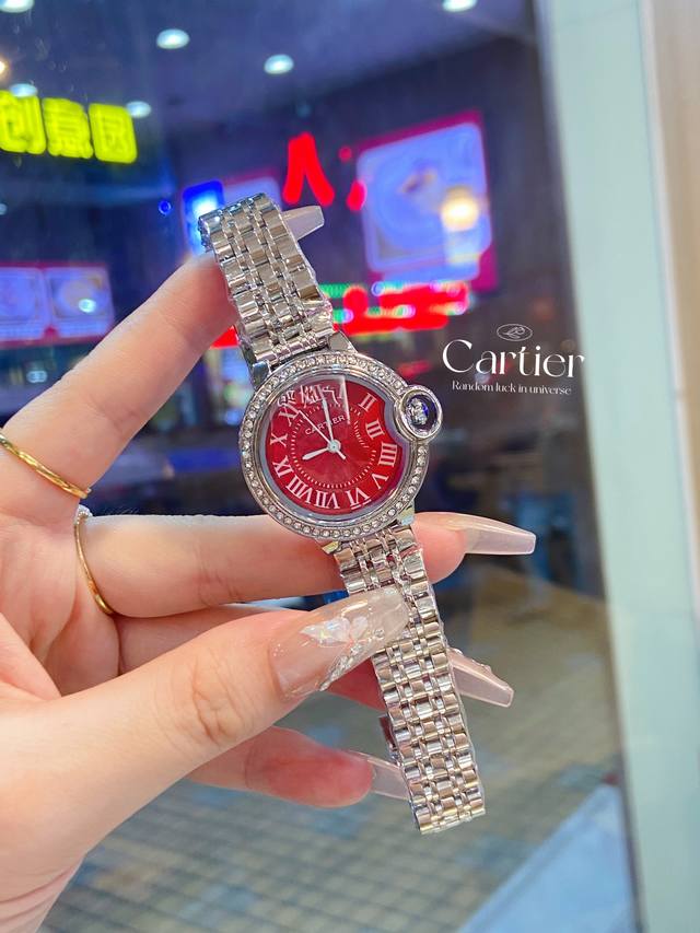 Cartier Women's Watch with Steel Belt Imported Quartz Movement with a Diameter of 33mm. This watch is loved by women and shines with their unique personalities and charming charm on different occasions