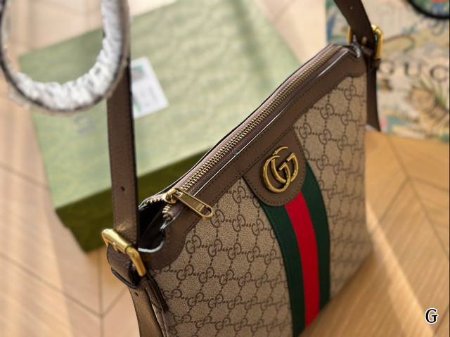 Comes with Gucci messenger bag shoulder strap adjustable length size 24 * 27cm for both men and women: