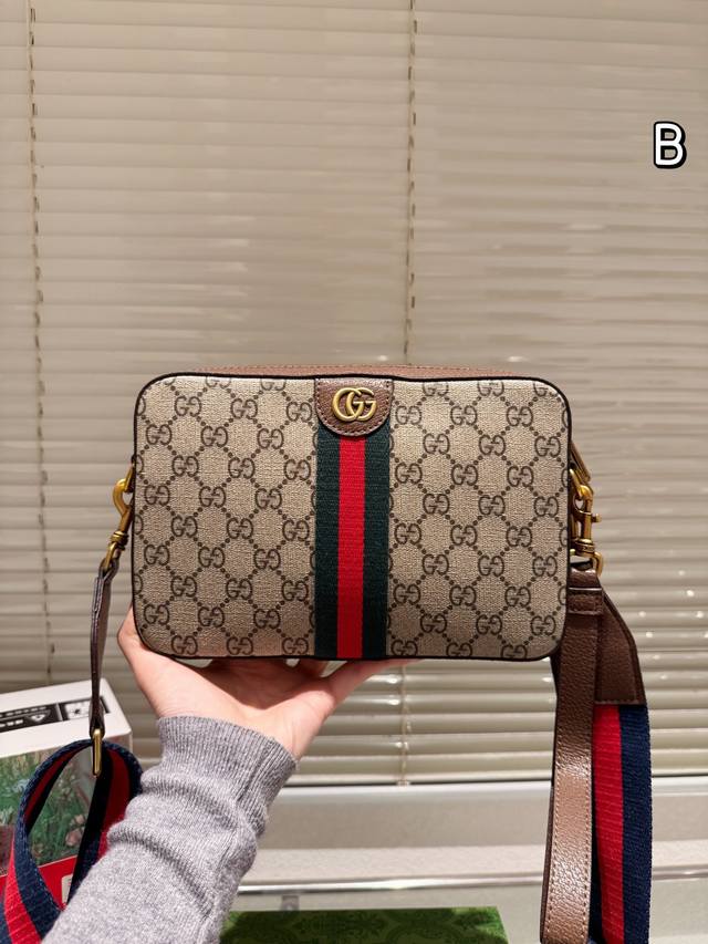 Gucci Ophidia Camera Bag with Original Ebony Second Layer Leather~This vintage style is particularly strong, with the original hardware inside! The upper body effect is also amazing, mainly enhanced by exquisite and special hardware to improve the ov