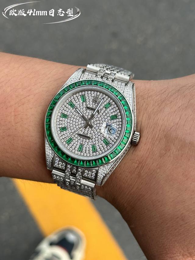 White Gold European Version Poison 41Mm Log Type Poison Family Recommended European Version Full Diamond Log Type! Rolex Shocking Attack! The new Oyster Perpetual Diary Series 41 watch is a gem in the gemstone inlaid watch series. Eternal Gold: