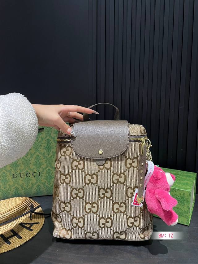 Gucci imported canvas with large capacity from Taiwan, ultra high definition hardware logo logo, dedicated inner lining for traveling. Search for Gg backpack size: 26 * 28: