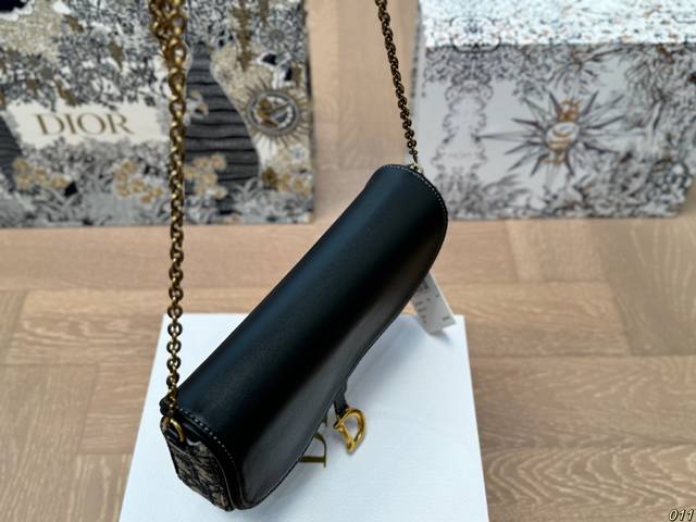 Folding box Dior diorwoc must pay cool and cute cross body bag is not small, just like the price is very high and light, buy it if you like Size 21 13: