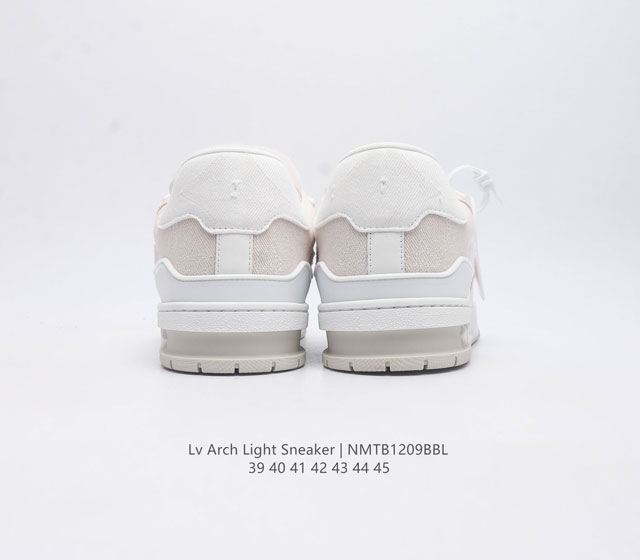 Louis Vuitton Lv board shoes are fashionable sports shoes with a trendy thick sole and height increasing men's shoes. They are comfortable, non slip, and versatile, dominating the entire fashion and entertainment industry. The details of the shoe are