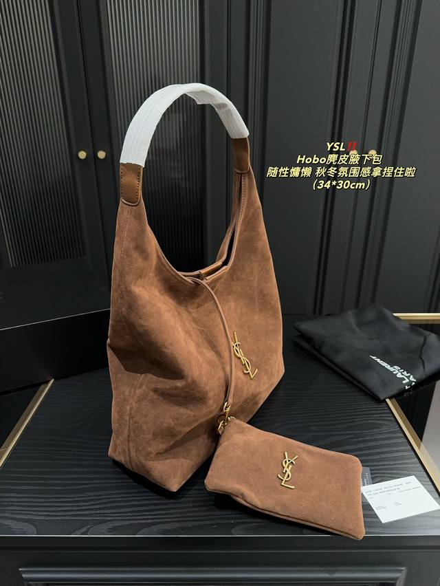 Equipped with a folding box size of 34.30, the Yves Saint Laurent Hobo suede armpit bag is simple and unique, full of design sense. It can create a lazy and casual atmosphere for commuting on the street. The interior space is large. Equipped with a m