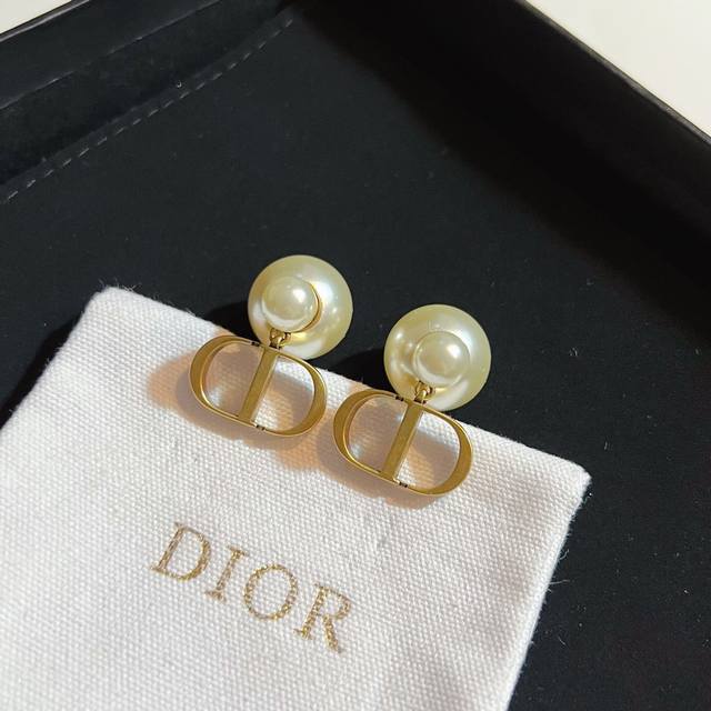 Dior d home CD earrings in the same material 925 silver needle