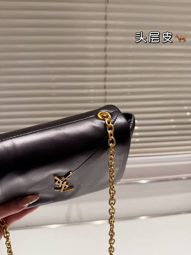 First layer cowhide Ysl chain bag is lazy, casual, and easy to carry, full of surprises for the upper body. Size: 21.15
