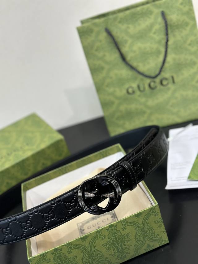 Comes with Gucci belt kit, high-end and elegant, low-key and luxurious, with connotation. It is a must-have item for successful people and is the first choice for personal use
