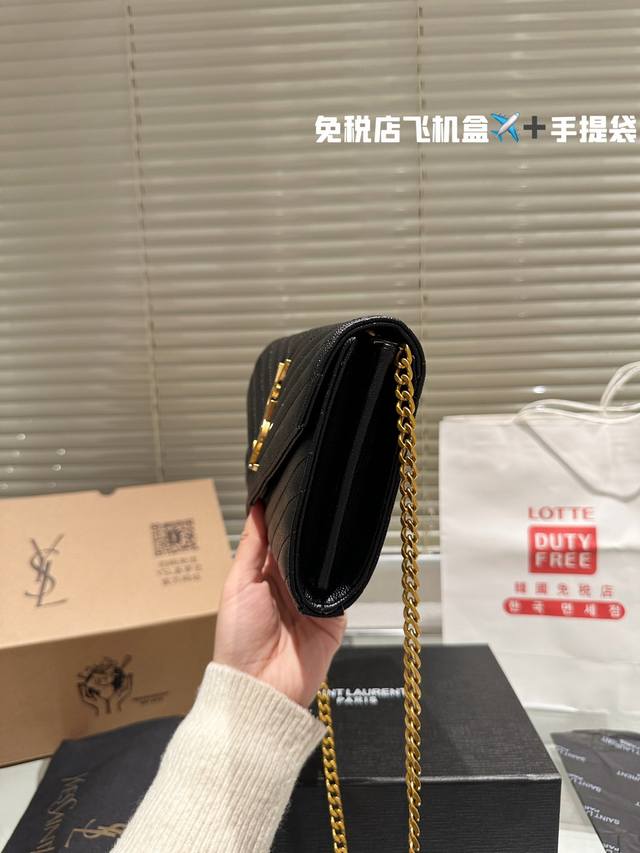 Replica cow leather Ysl Woc chain package envelope package ysi household goods worthy of entry classic super dry resistant leather is really one of my favorite leather is not afraid of scraping cow leather texture also has texture compared to gold ch