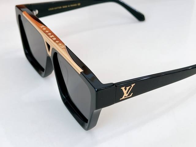 Louis Vuitto* Model：Z1502 Size：61 13-145