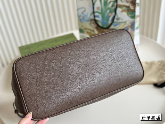 Full package Gucci new Ophidia series small Hobo bag with adjustable shoulder straps~Versatile for commuting. The capacity of the item is very suitable for daily needs. The ball is matched with the popular Gray style, which looks great and is so cute