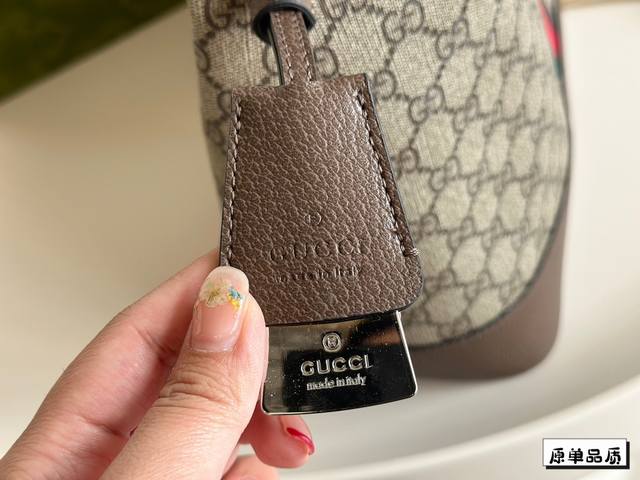 Full package Gucci new Ophidia series small Hobo bag with adjustable shoulder straps~Versatile for commuting. The capacity of the item is very suitable for daily needs. The ball is matched with the popular Gray style, which looks great and is so cute