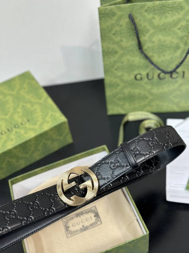 Comes with Gucci belt kit, high-end and elegant, low-key and luxurious, with connotation. It is a must-have item for successful people and is the first choice for personal use