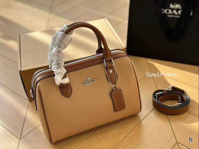 Airplane box size 24 * 16cm, Coach Boston Pillow Bag, retro and elegant, full of high-end feeling, moderate size, suitable capacity, touching, casual and formal wear can be easily controlled: