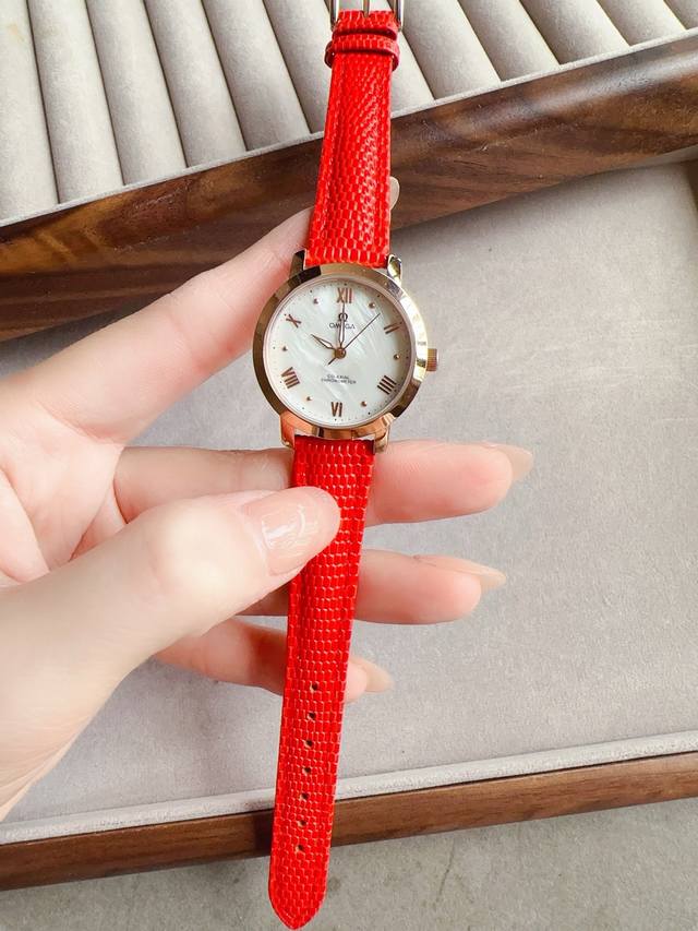 20 Omega Omega Fashion Women's Quartz Watch with White Leather and Steel Strip, a goddess like watch with a super stylish design concept, imported quartz movement, top-level coated glass mirror, multi-color imported calf leather with original needle