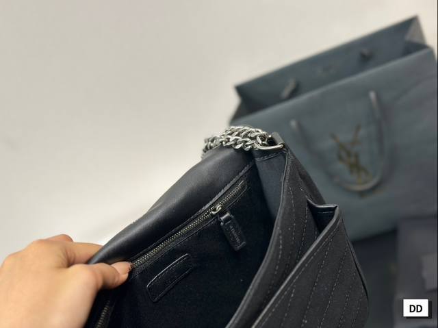 Folding Box Size: 28 * 22cm Large High Order Niki Ysl Niki Leather Soft Texture Matte Leather To be honest, Niki is really suitable for autumn and winter