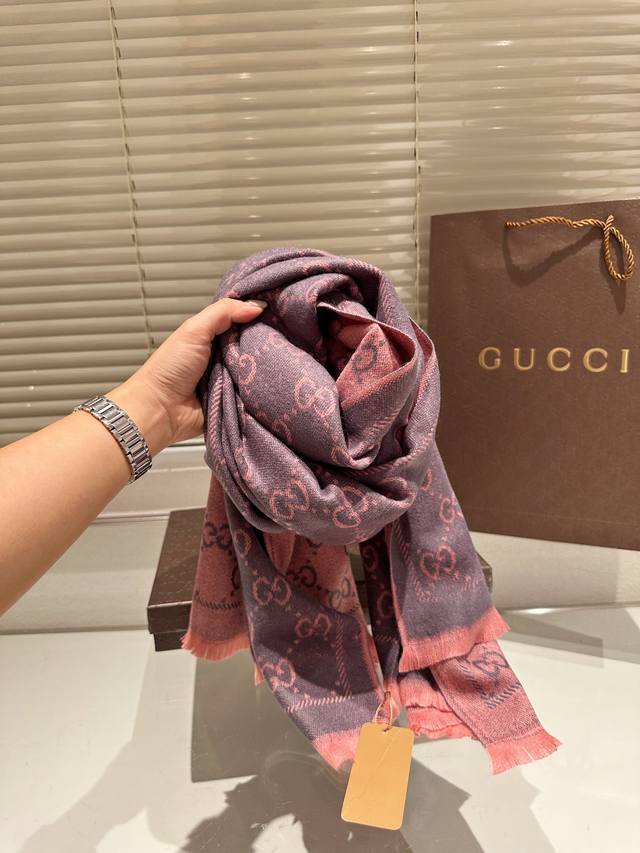 High end cashmere scarf gift box Guqi classic scarf made of real materials! This scarf is suitable for spring, autumn, and winter! It looks great as a shawl! Brighten skin tone! The upper body effect has a very strong aura, with a soft and textured f
