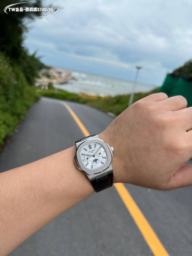 Steel Belt Same Price: White Gold Diamond 100 Tw Product - Patek Philippe 5740 01- Super Complex Multi functional Nautilus Heavy Duty Debuts, the first Nautilus complex watch launched so far, with super complex craftsmanship technology: