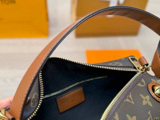 Louis Vuitton LV handbag crossbody bag minimalism, favorite retro style space, completely stress free for daily travel. Size 27 15: