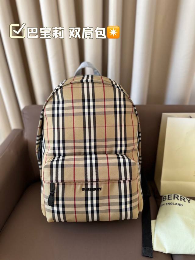 Go to Burberry backpack, classic fabric feels super nice, steady and generous! You won't choose the wrong one! Size: 34 * 42