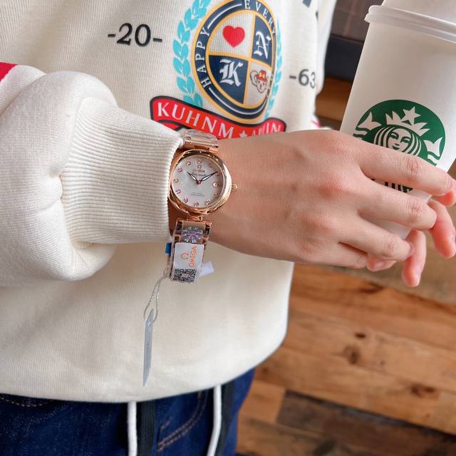 The high version of the highly anticipated Bird's Nest series watch from the Omega Ladymatic Mf factory, featuring white light, rose light, steel leather, and the same price. Made of 316L stainless steel material and featuring an exquisite shell dial