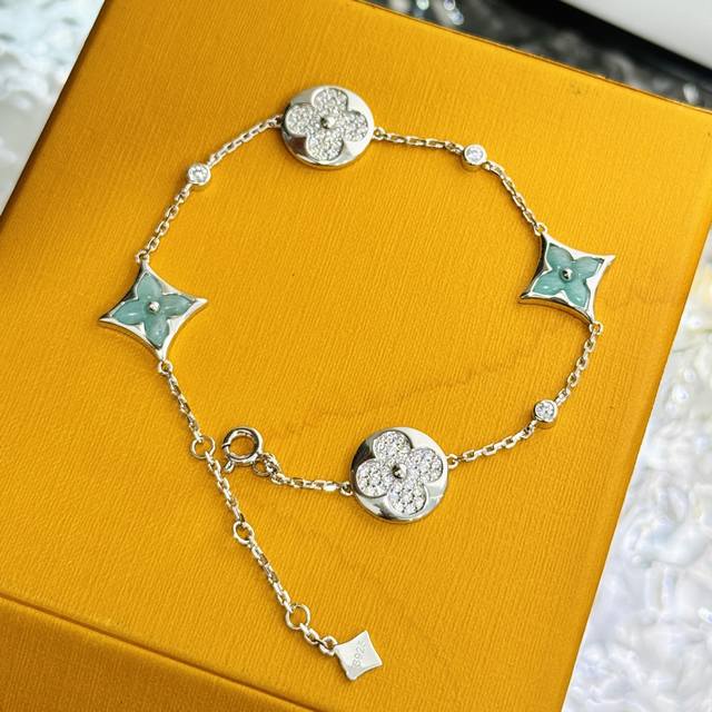 A4442 Donkey Home's New Old Flower Tianhe Stone Four Flower Bracelet Early Autumn New Style Super Beautiful and cloying!! Selected German imported s925 pure silver material platinum gold pure silver bracelet