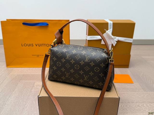 Louis Vuitton LV handbag crossbody bag minimalism, favorite retro style space, completely stress free for daily travel. Size 27 15: