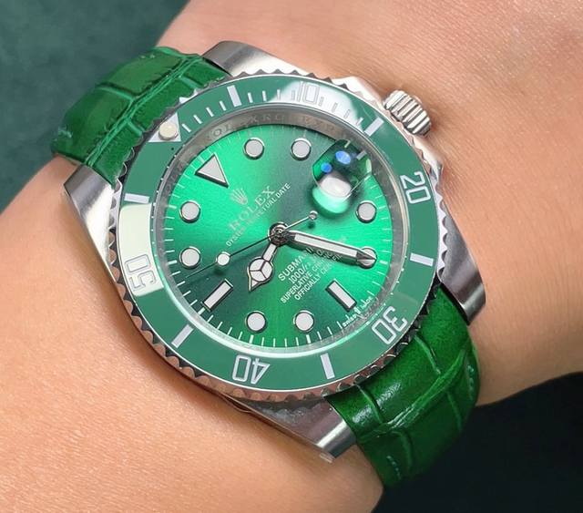 Rolex is a top tier toy drug. If you don't like street watch water ghosts, he is definitely your kindred spirit. Using Rolex's most classic underwater series, the Water Ghost, as the prototype, after a secondary modification of the rim, and then inla