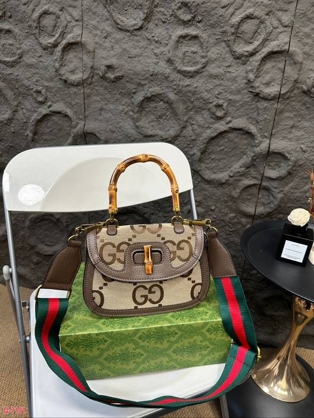 Paired with a folding box, Gucci Bamboo 1947 is versatile and durable. Gucci's 1947 series bamboo bag can be said to have always been a fashion darling, always able to brush the favor of major bloggers on the red book. This time, I couldn't bear it: