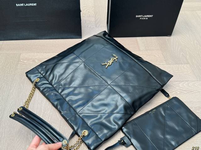 Saint Laurent ysl Tote bag hidden Rocket appears! I am particularly satisfied with the commuting bag and have been tempted ten thousand times!! Super Super Super Rocket's commuting bag texture is really wow highly recommended!!! Size 36 36