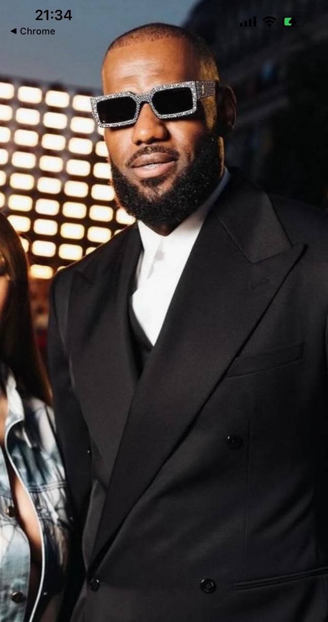 Louis Vuitton * Model: Z2396E Size: 54 ports 22 145