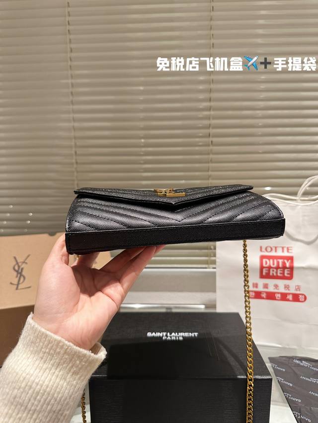 Replica cow leather Ysl Woc chain package envelope package ysi household goods worthy of entry classic super dry resistant leather is really one of my favorite leather is not afraid of scraping cow leather texture also has texture compared to gold ch