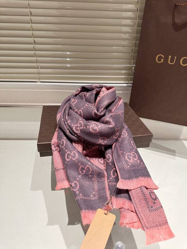 High end cashmere scarf gift box Guqi classic scarf made of real materials! This scarf is suitable for spring, autumn, and winter! It looks great as a shawl! Brighten skin tone! The upper body effect has a very strong aura, with a soft and textured f