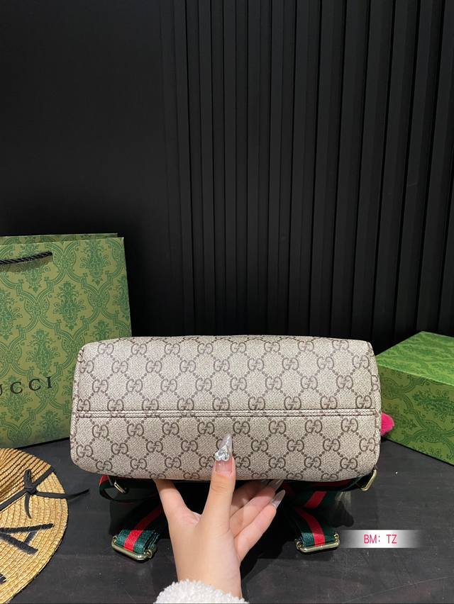 Gucci Large Capacity Taiwan Imported PVC Ultra HD Hardware Logo Logo, Dedicated Inner Inner Inner Inner for Traveling Search Gg Backpack Size: 26 * 28