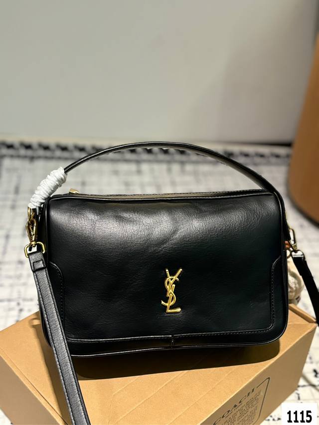 The Ysl handbag with the box is a hot and stylish new item that looks great when you go out. Size 28 20